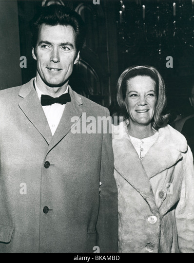 CLINT EASTWOOD PORTRAIT WITH WIFE MAGGIE JOHNSON CETW 053P Stock Photo ...