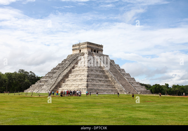 Stepped pyramid of Kukulkan, El Castillo Chichen Itza, Mayan ruins on ...